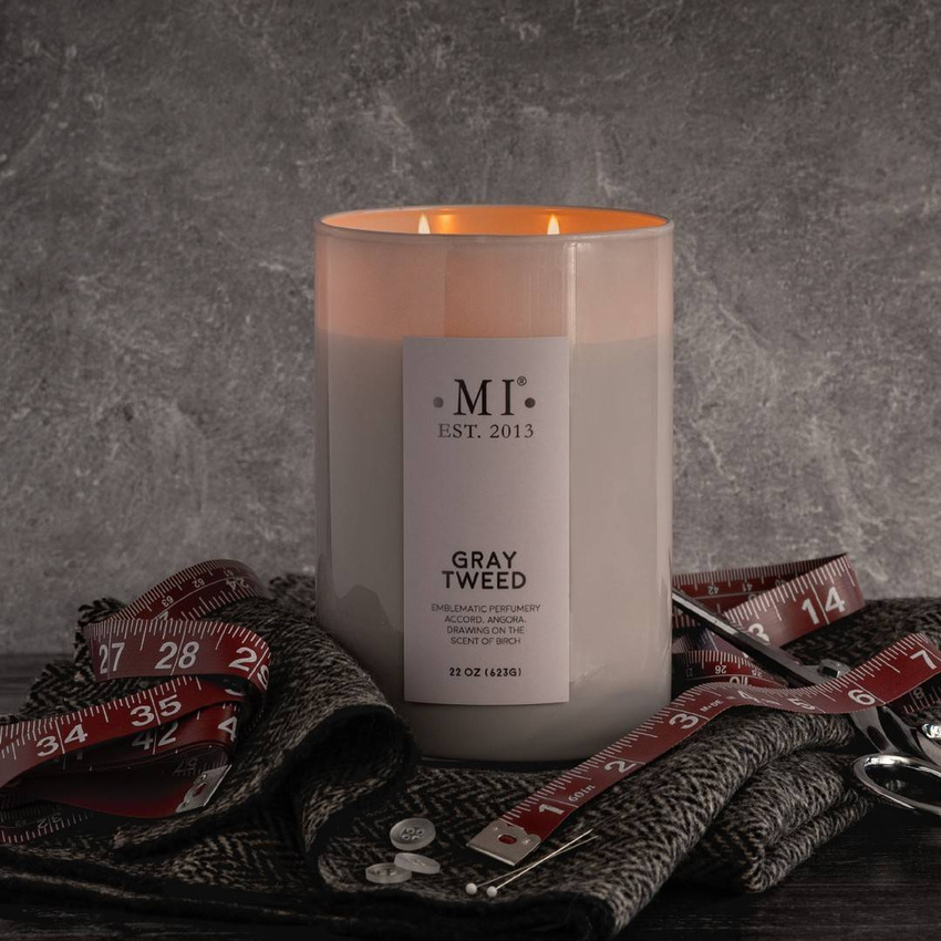 Colonial Candle Vela perfumada de soja sofisticada para hombres en vaso 22 oz 623 g - Tweed gris