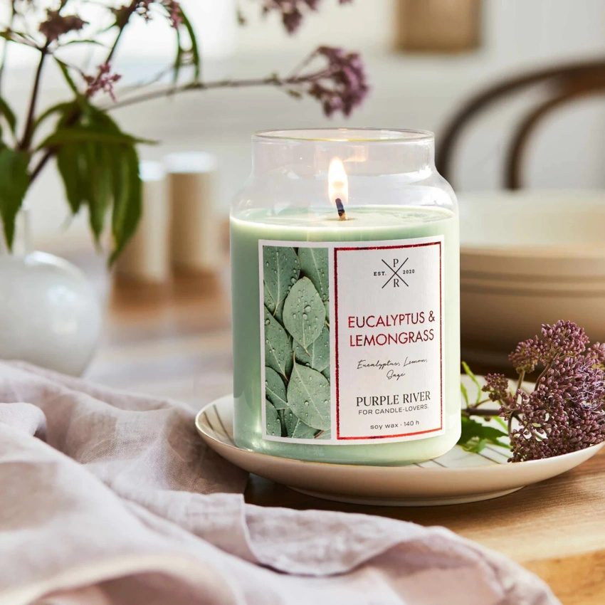 Soja geurkaars Eucalyptus Lemongrass Purple River 623 g